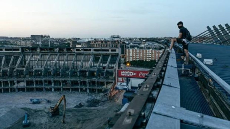 Las ruinas del Vicente Calderón: un peligroso juego para «youtubers»