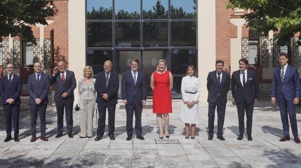 El presidente, junto a sus consejeros, en el acto de la toma de posesión
