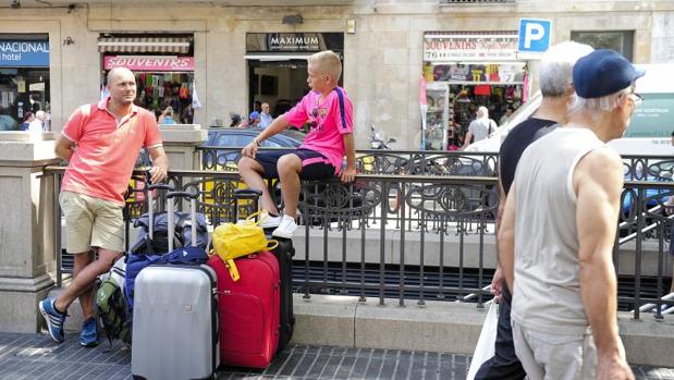 Turistas en el centro de Barcelona, en una imagen de archivo