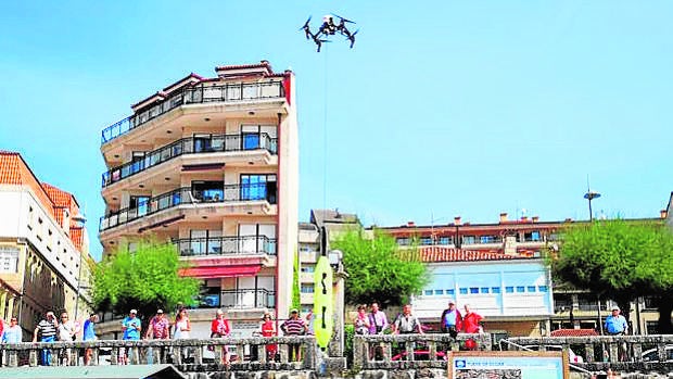 Los drones despiertan la curiosidad en Sanxenxo