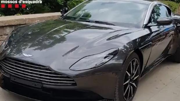 El Aston Martin que los Mossos interceptaron esta tarde en Montjuïc