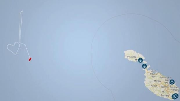 Imagen aérea del corazón que la embarcación ha dibujado en el mar