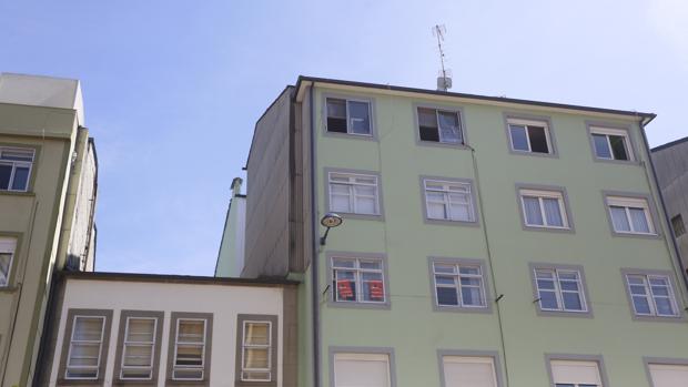 Fachada posterior del edificio de la calle Irmáns Carro en la que el bebé residía con sus padres