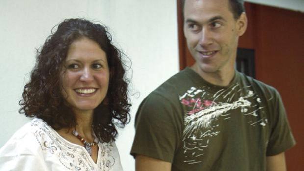 Imagen de archivo de los etarras Sara Majarenas y Mikel Orbegozo, detenidos el 17 de febrero de 2005 en una pensión de Valencia