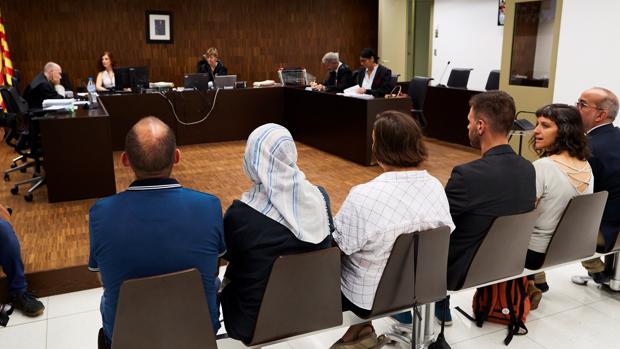 Los seis concejales de Badalona en la etapa de la alcaldesa Dolors Sabater, que abrieron el Ayuntamiento el 12-O