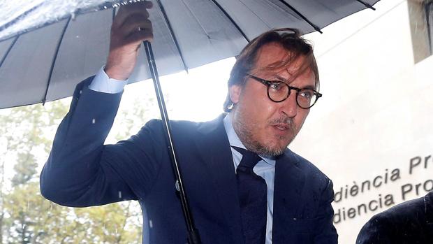 El presidente del Levante UD Quico Catalán, entrando a los juzgados