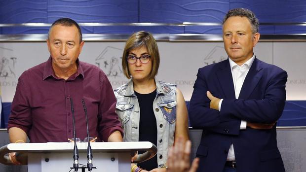 Enric Bataller, a la derecha, junto a Joan Baldoví y Marta Sorlí