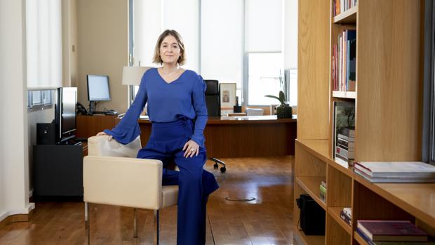 La consejera de Cultura, Marta Rivera de la Cruz, en su despacho de la calle de Alcalá