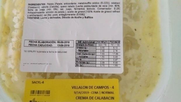 Uno de los productos caducados que llegó este fin de semana al centro de salud de Villaón de Campos