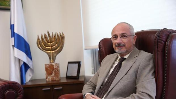 Daniel Kutner, en su despacho de la embajada de Israel