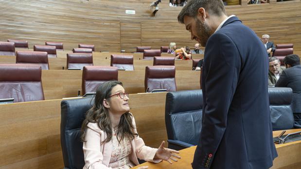 Mónica Oltra y Fran Ferri, en las Cortes Valencianas