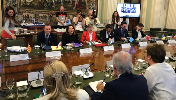 Rosa Quintana en la reunión celebrada en el Ministerio