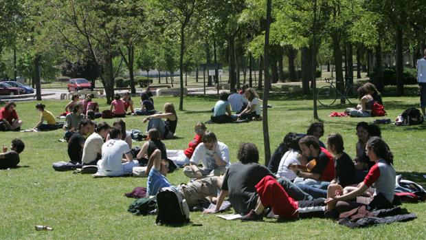 Estudiantes en el campus de la UAM