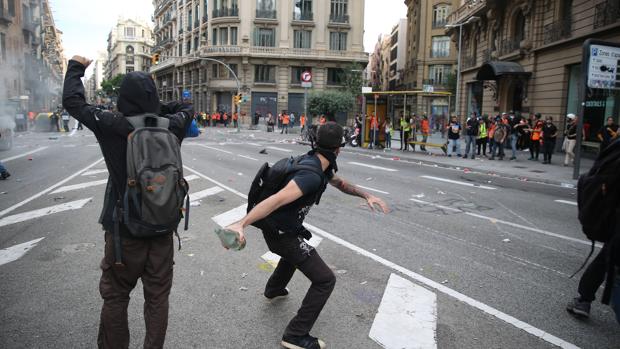 Resultado de imagen de disturbios barcelona