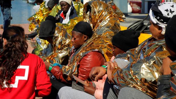 Trasladan a Melilla a los «entre 75 y 80» integrantes de una patera llegada a Chafarinas cargada de mujeres