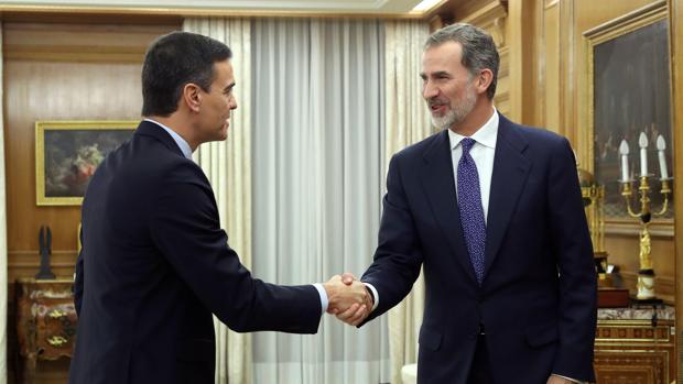 El dirigente de Podemos con el Rey Felipe VI