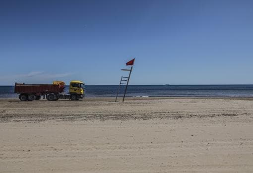 Valencia desoye al Gobierno y avanza a la fase 3 de la desescalada al abrir sus playas Playa-valencia-kzdC--510x349@abc