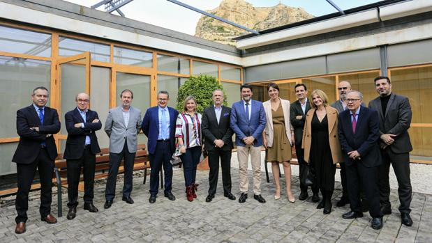 Directivos de empresas de la Asociación Terciario Avanazado, el pasado 5 de marzo antes del estado de alarma, junto al alcalde y la vicealcaldesa de Alicante