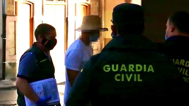 Imagen de Nacho Vidal tomada en en la detención realizada por la Guardia Civil en Enguera (Valencia)