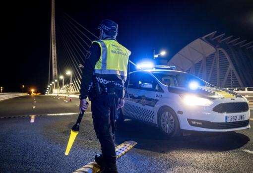 Image of a night curfew control in Valencia