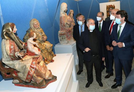 The Chairman of the Board, Alfonso Fernández Mañueco, during his visit to Carrión de los Condes.