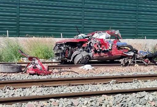 Mueren Cuatro Personas Al Arrollar Un Tren Su Coche En Novelda Mueren Cuatro Personas Al Arrollar Un Tren Su Coche En Novelda
