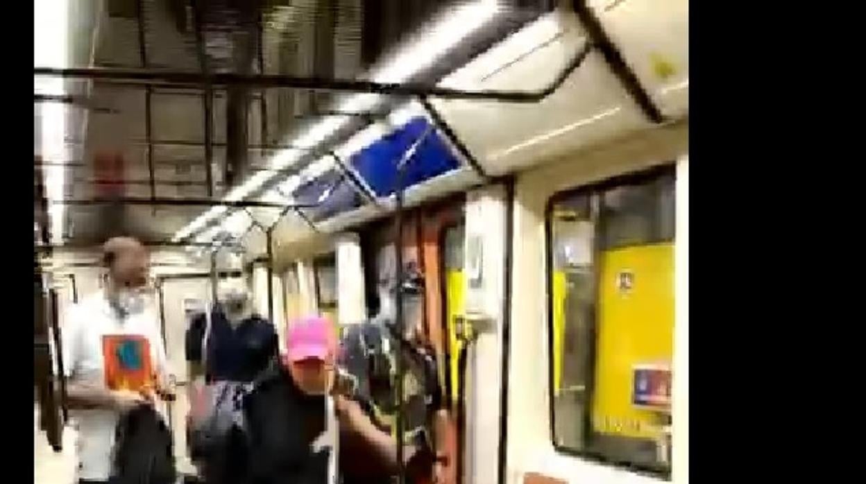 Asestan un fuerte golpe en el ojo a un enfermero en un vagón de Metro