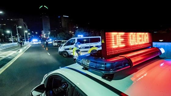 Imagen de archivo de un control del toque de queda en Valencia