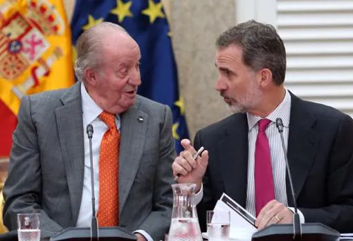 Don Felipe y Don Juan Carlos, el 14 de mayo de 2019 con el patronato de la Fundación Cotec
