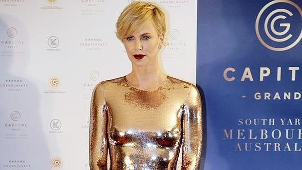 La actriz y sy famoso vestido oro