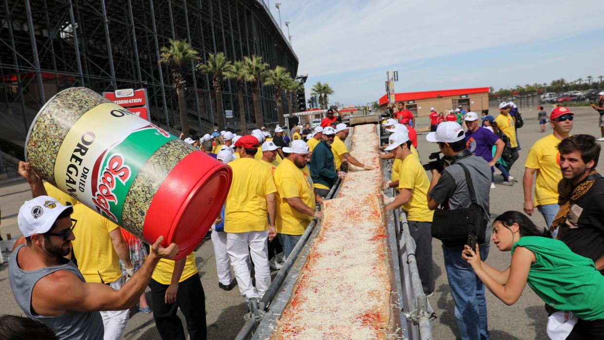 Record Guinness Que Tamano Tiene La Pizza Mas Larga Del Mundo