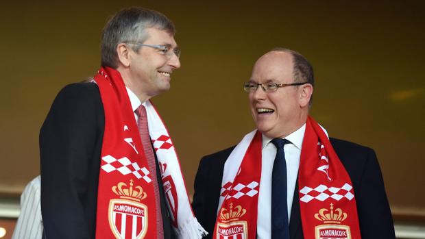 Dmitri Rybolovlev, dueño del AS de Mónaco, junto al Príncipe Alberto en el palco del estadio Louis II