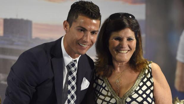 Cristiano Ronaldo junto a su madre Dolores Aveiro