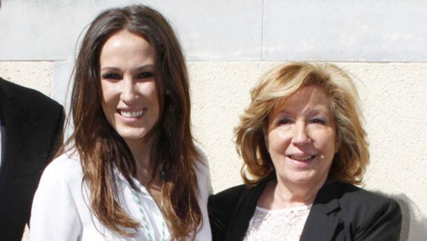Malú junto a su madre
