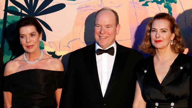 Carolina y Alberto de Mónaco, junto a Carole Bouquet