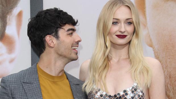 Joe Jonas y Sophie Turner en el estreno del documental "Chasing Happiness"
