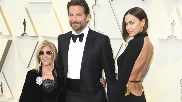 Bradley Copper, entre su madre y su expareja