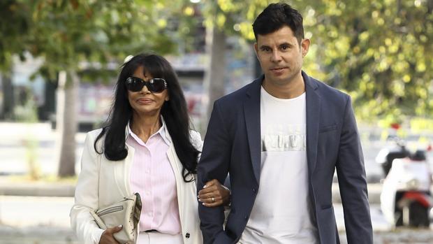 María Edite Samtos junto a su hijo, Javier Sánchez Santos