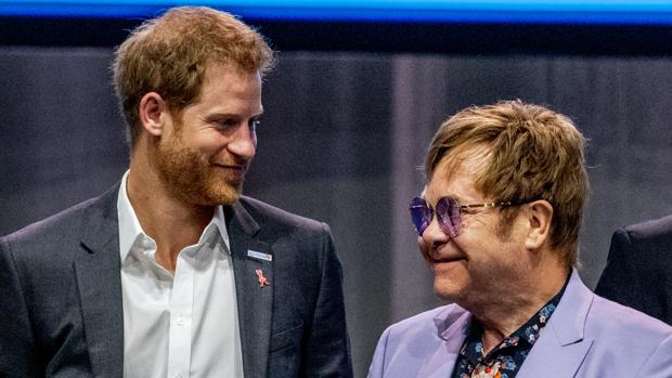 El Príncipe Harry y Elton John