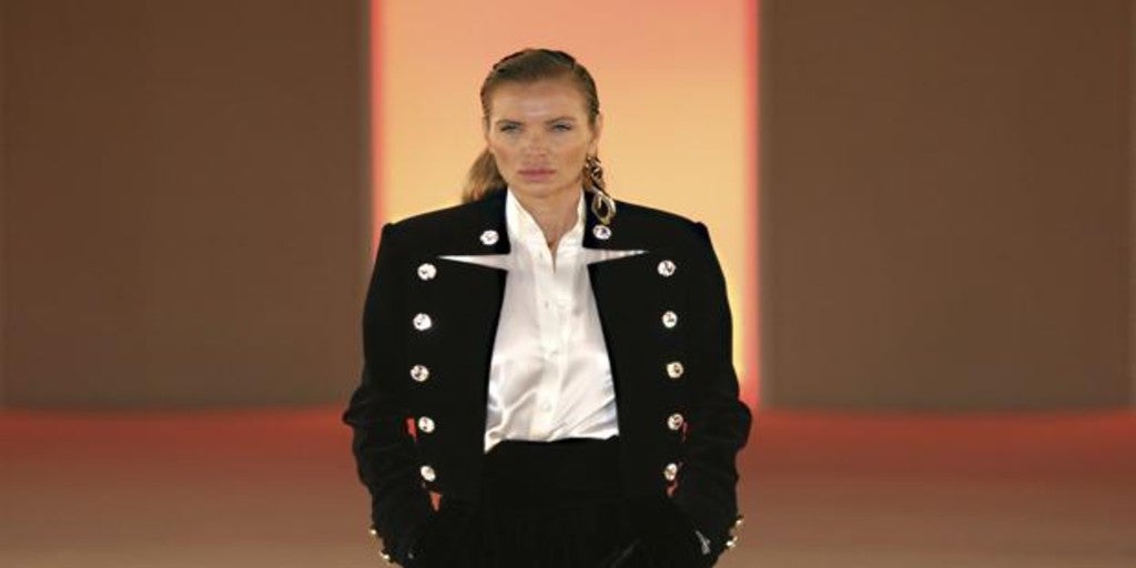 Balmain resucita a las grandes tops de los 90
