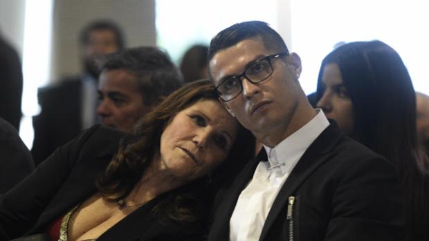 Primeras palabras de la madre de Cristiano Ronaldo tras sufrir un infarto cerebral