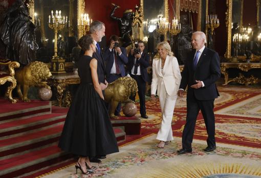 Los Reyes reciben a Joe y Jill Biden en el Palacio Real