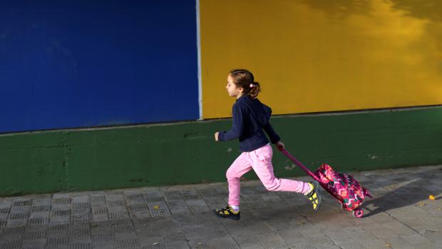 Las familias españolas gastarán de media 1.212 euros por hijo en el próximo curso escolar