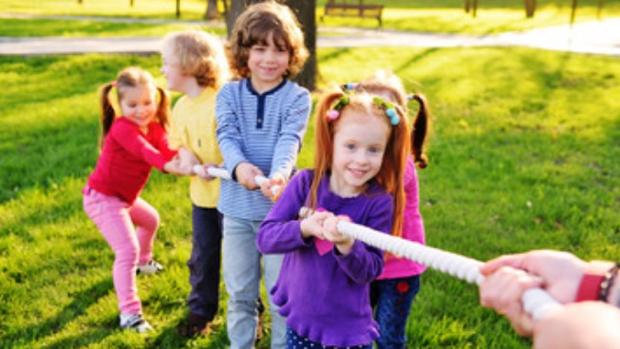 Los Cada Niños Juegan Vez Menos Españoles Aj354qRL
