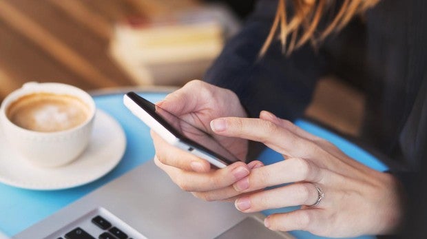 La obsesión por buscar información de salud en internet se llama cibercondria.