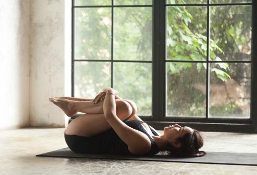 Flexiona las rodillas para relajarte