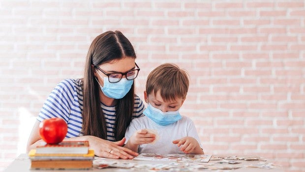 Estos son los efectos que el uso de las mascarillas por parte de los docentes produce en los niños de infantil