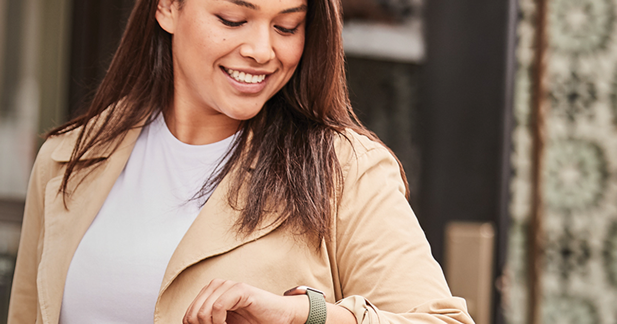Fitbit Versa 2, el smartwatch de mujer más vendido de Amazon con un 45% de  descuento