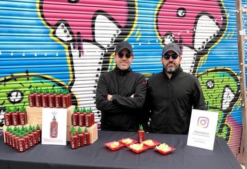 Los gemelos detrás de la primera salsa española vendida en Bitcoin 1 Andrés y Juan Casanova, en Barcelona