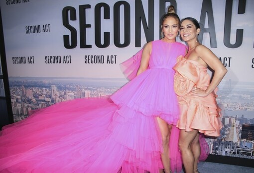 With her friend Eva Longoria at the premiere of Second Act